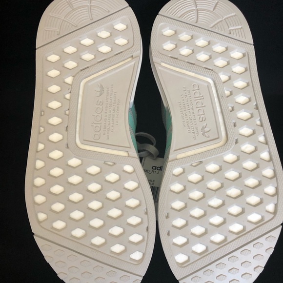 !!!SOLD!!! BRAND NEW NMD R1 Girls sz 4 - Picture 7 of 7